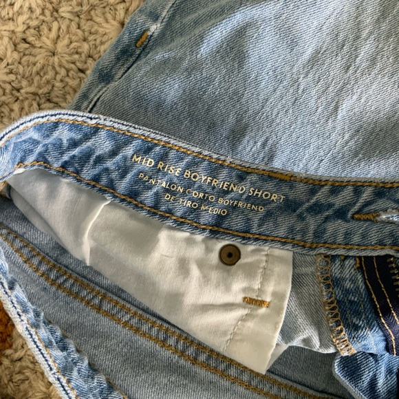 Universal Thread Mid Rise Boyfriend Short - Picture 4 of 6